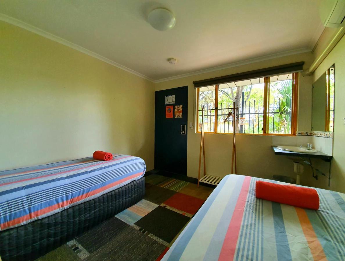 Jump Inn Alice Budget Accommodation Alice Springs Exteriér fotografie